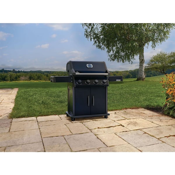 Rogue 525 Natural Gas Grill, Black, 4 Burner, Stainless Steel Grids
