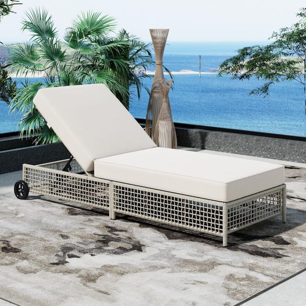 Harper & Bright Designs Creamy White Wicker Outdoor Chaise Lounge with ...