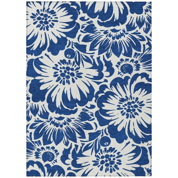 HomeRoots Ivory 5 ft. x 8 ft. Woven Floral Polyester Rectangle Indoor / Outdoor Area Rug