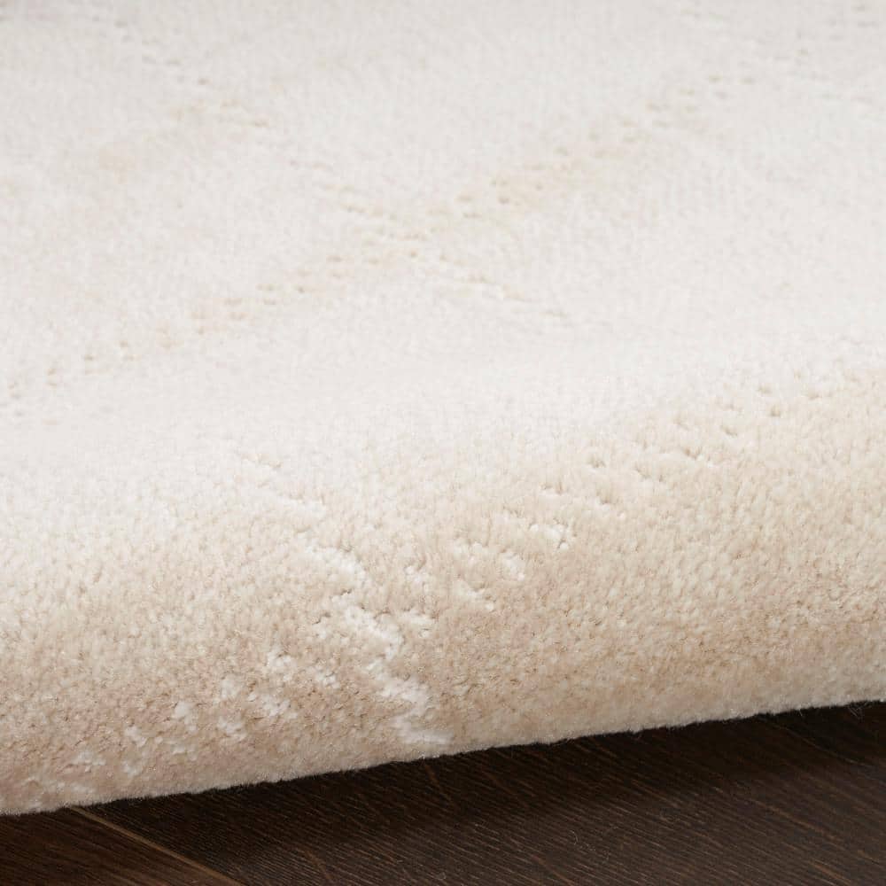 Ivory Geometric 5' x 7' Synthetic Easy Care Rug