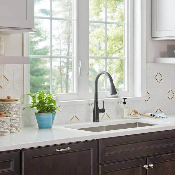 https://images.thdstatic.com/productImages/1fe429d9-6930-4cd7-8c4d-06efc178b4b8/svn/matte-black-american-standard-pull-down-kitchen-faucets-7418300-243-66_600.jpg