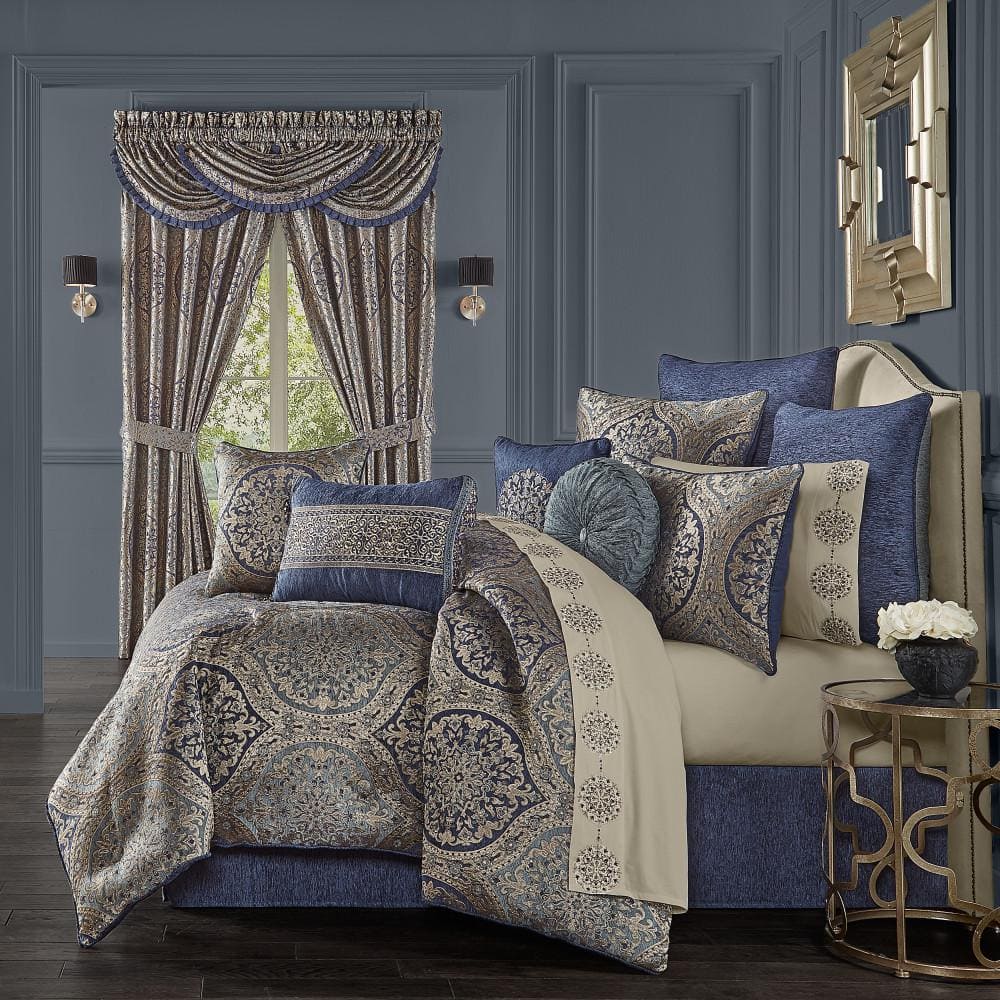 Bayonne 4-Piece. Navy Polyester Queen Comforter Set 96 X 92 in.