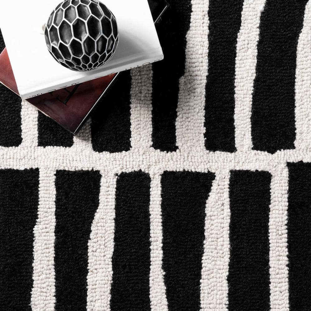 Handmade Tufted Geometric Black Wool Runner Rug 2' 6" x 6'