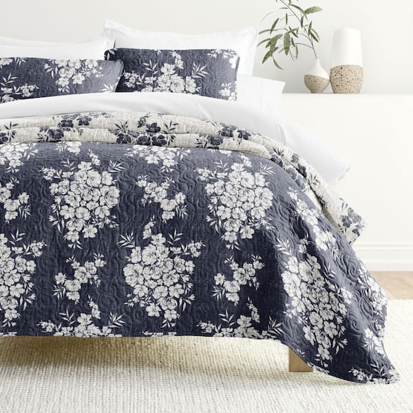 All Season 3-Piece Navy Distressed Bouquet Microfiber Reversible King/California King Quilt Set with Shams