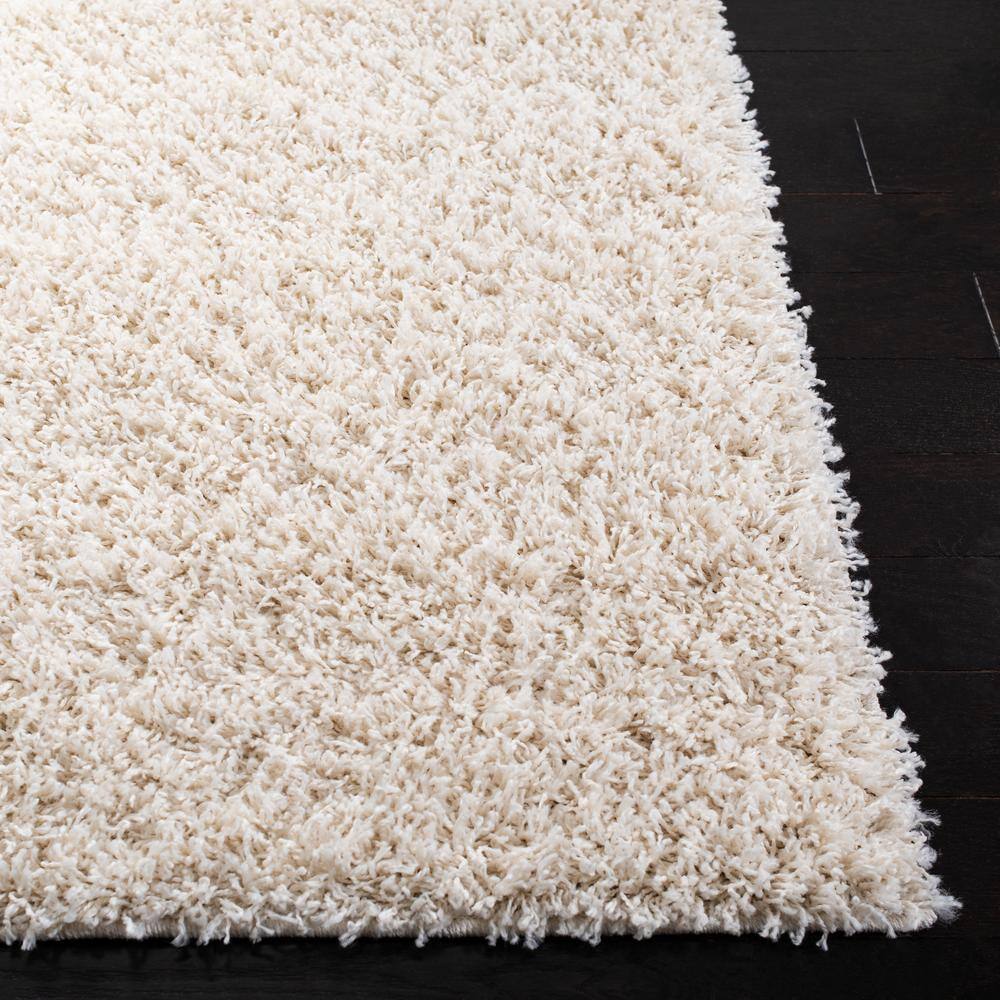 Ivory Elegance 47" Round Plush Synthetic Shag Rug