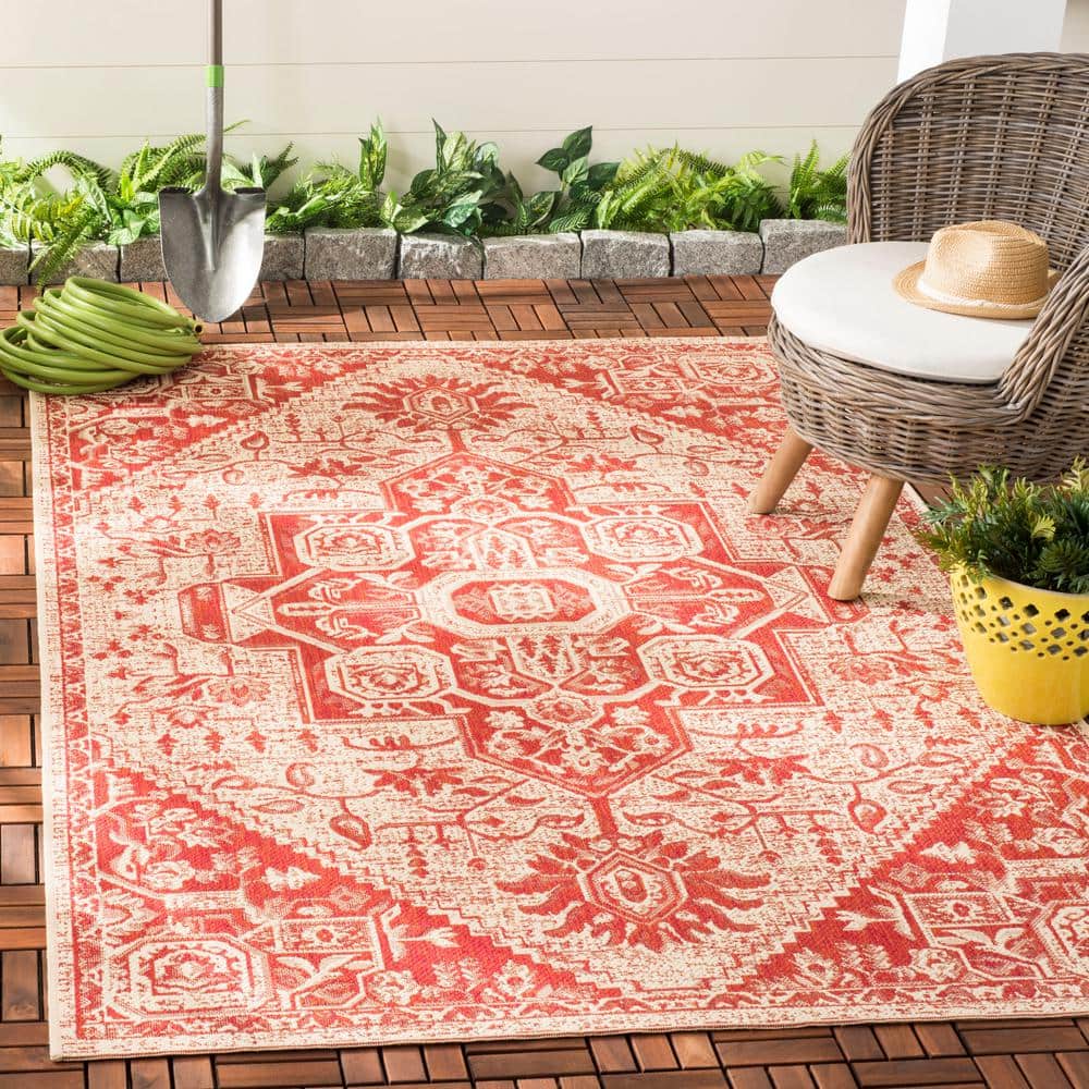 Red and Cream Geometric Synthetic Indoor/Outdoor Area Rug, 4' x 6'