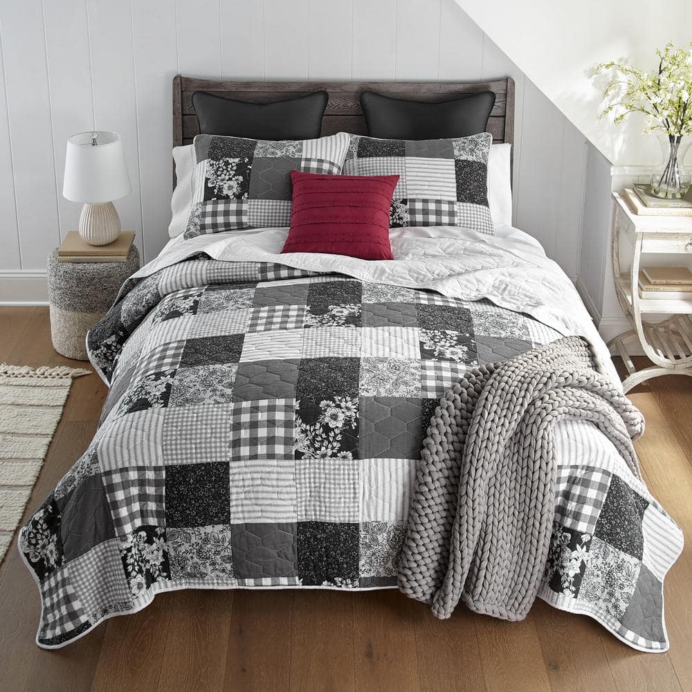 Black and White Cotton Patchwork Full Quilt Set