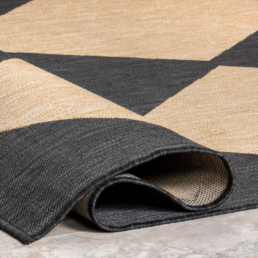 Loretta Dark Gray and Tan Synthetic 4' x 6' Area Rug