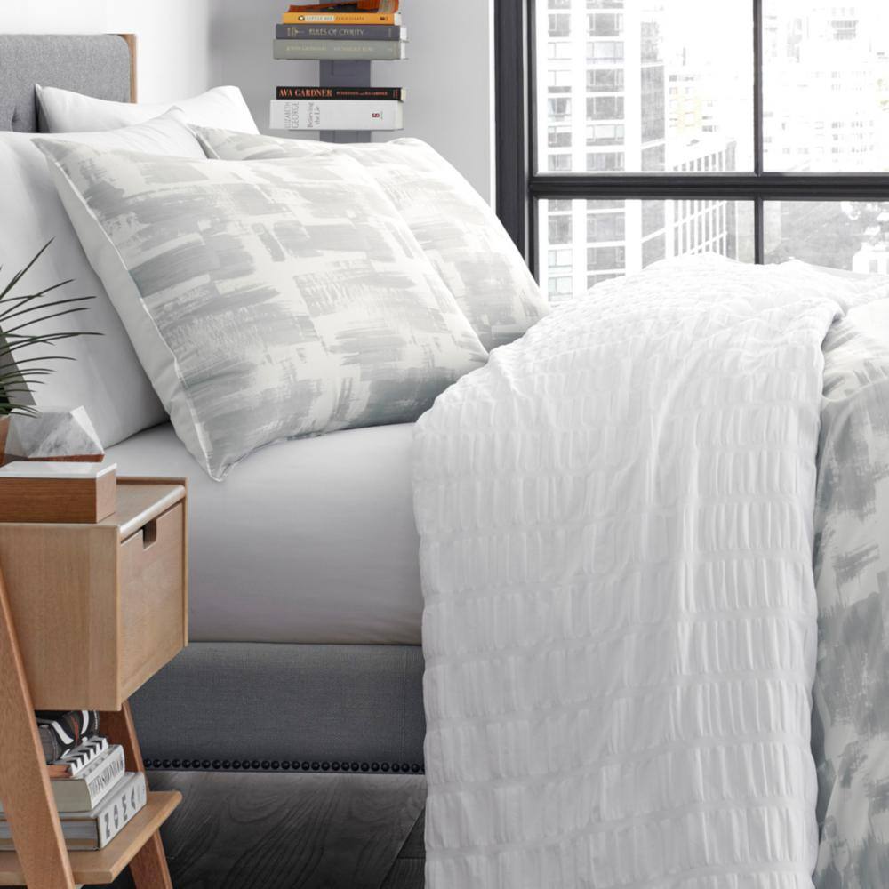 Aria Full/Queen Gray and White Geometric Microfiber Comforter Set