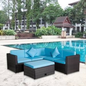 4-Piece Wicker Patio Conversation Set with Blue Cushions and Blue Pillows