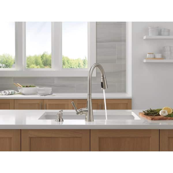 Delta Boyd Single Handle Pull Down Sprayer Kitchen Faucet with