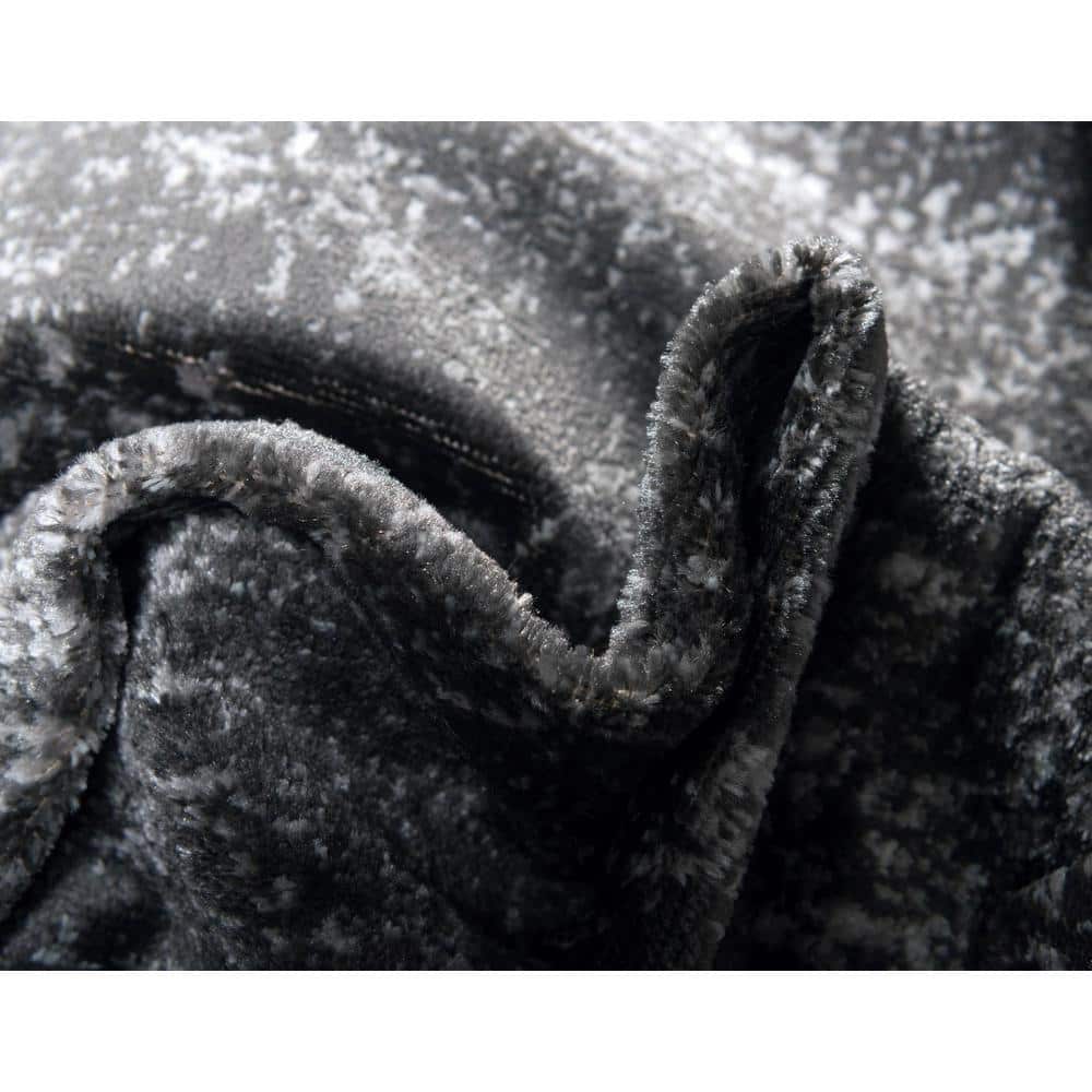 Casino Sofia Octagon Easy-Care Stain-Resistant Rug in Dark Gray