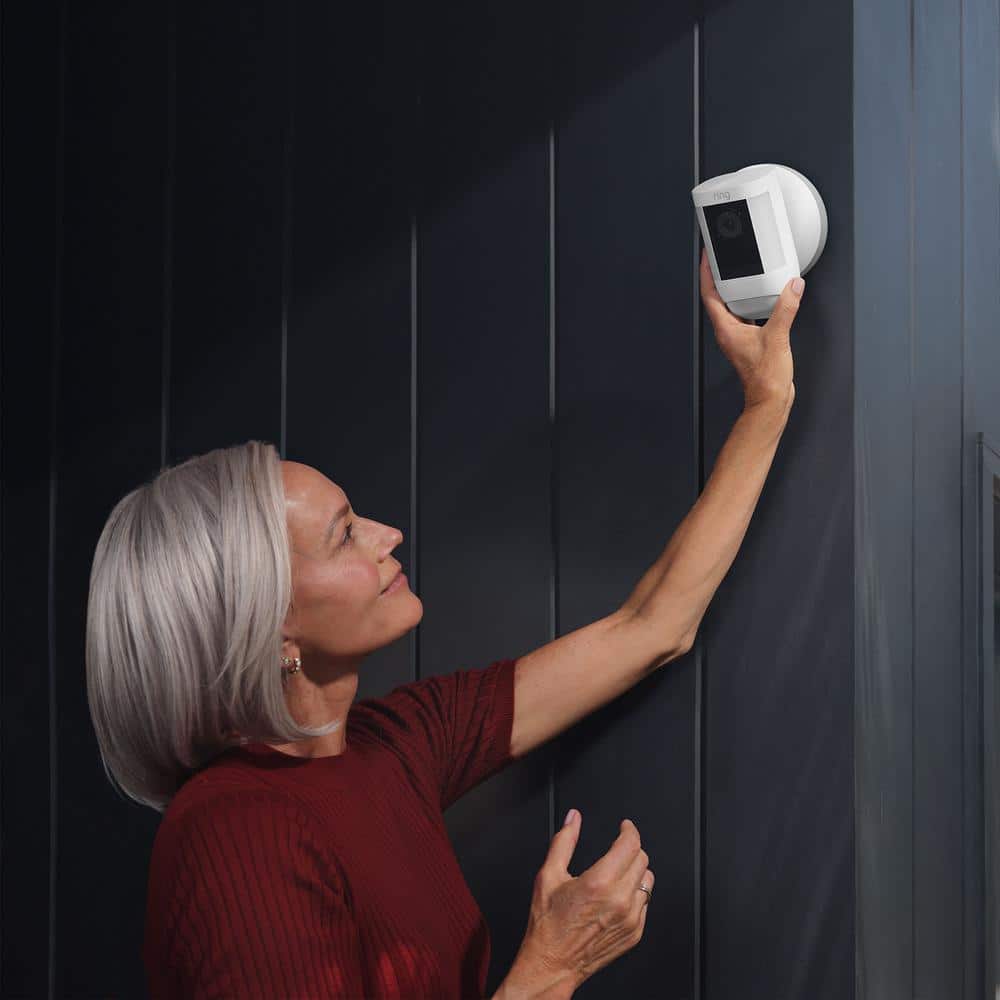 https://images.thdstatic.com/productImages/20986876-9e8d-4008-b2e5-11cb8d674690/svn/ring-security-camera-cables-b093qyhxxh-1f_1000.jpg