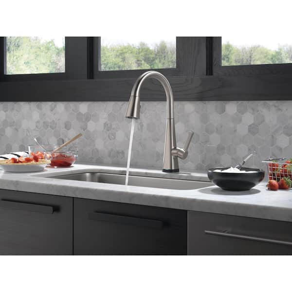 Lenta Single-Handle Pull-Down Sprayer Kitchen Faucet with ShieldSpray Technology SpotShield Stainless