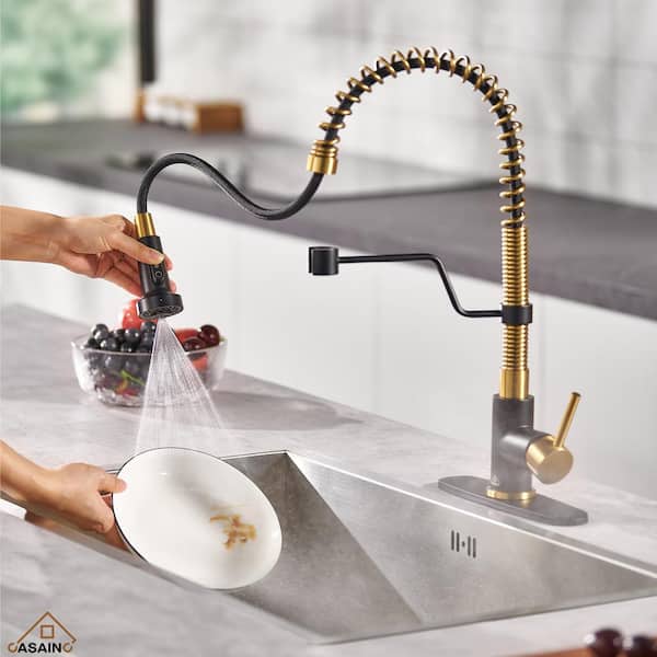 Single-Handle Pull-Down Sprayer Kitchen Faucet with 3-Function Pull out Sprayerhead in Brushed Gold and Matte Black