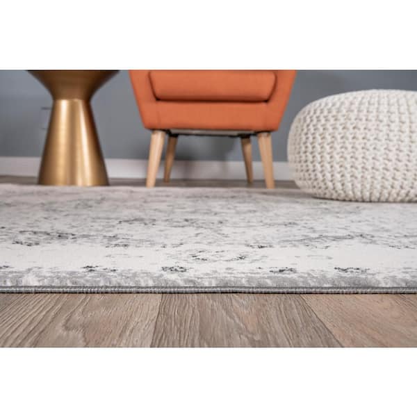 Traditional Distressed Medallion  Gray 6 ft. 6 in. RoundArea Rug