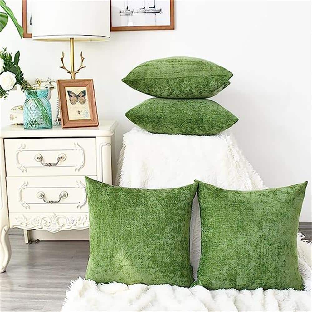 https://images.thdstatic.com/productImages/211f79b1-e58d-4a35-9372-4145206eda00/svn/outdoor-throw-pillows-b0c1mqnp9f-64_1000.jpg