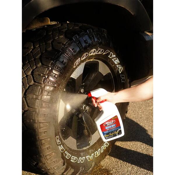 Black Magic 32 oz. Bleche-Wite Tire Cleaner 120066 - The