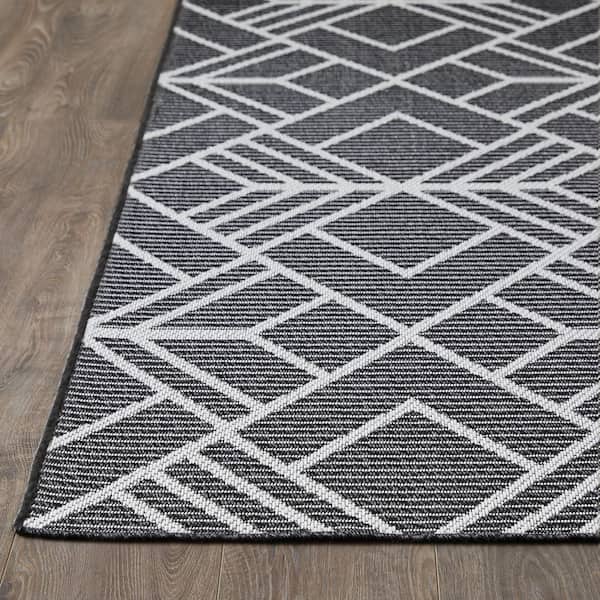 Breyleigh Charske Gray 3 ft. x 5 ft. Geometric Polypropylene Indoor/Outdoor Area Rug
