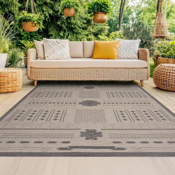 Bailey Black 5 ft. x 7 ft. Transitional Geometric Flat Weave Polypropylene Rectangle Indoor/Outdoor Area Rug