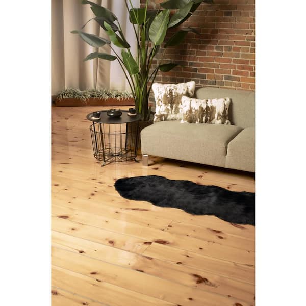 Gordon Black 2'x6' Double Faux SheepskinArea Rug