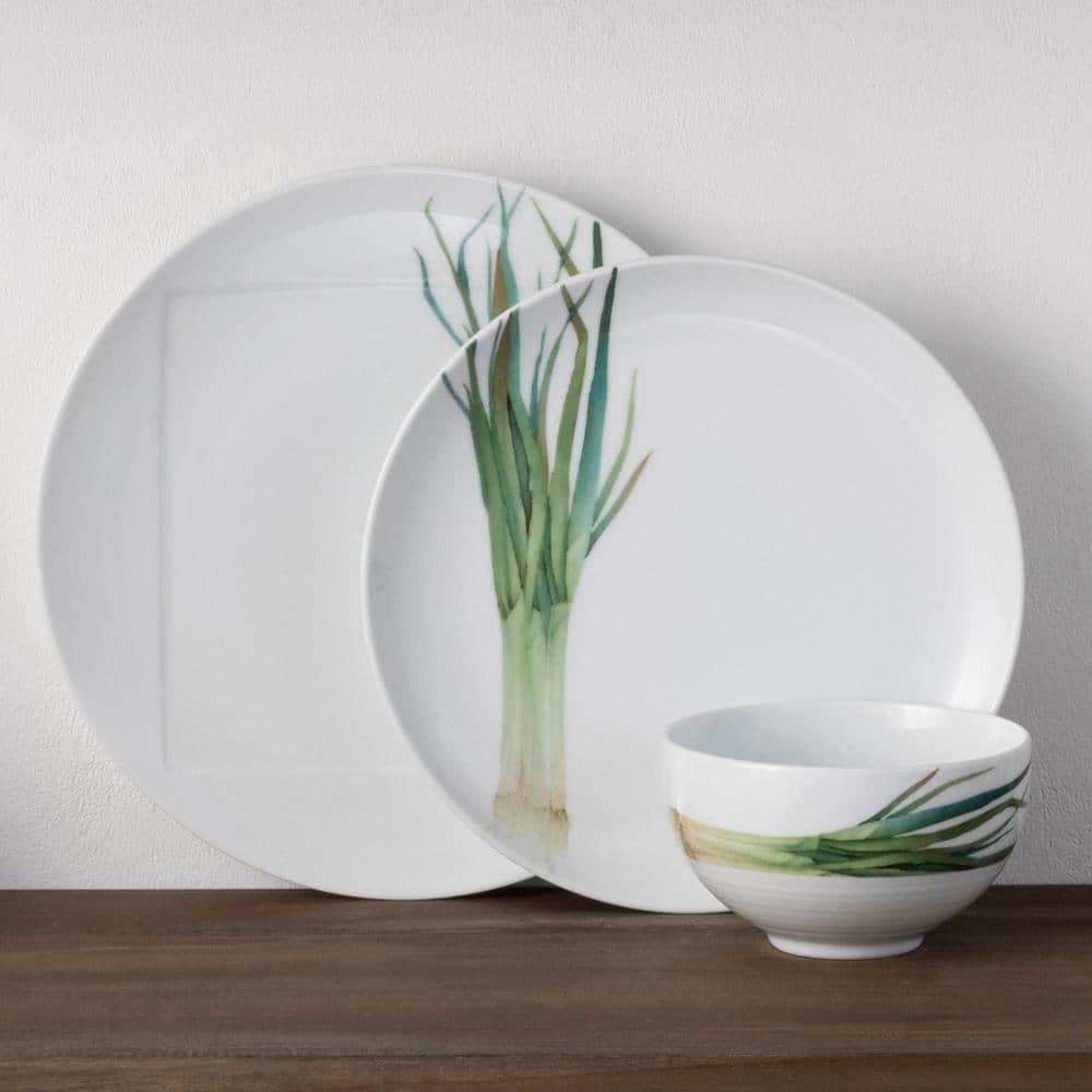 Kyoka Shunsai White Porcelain 18-Piece Dinnerware Set with Graphic Detail