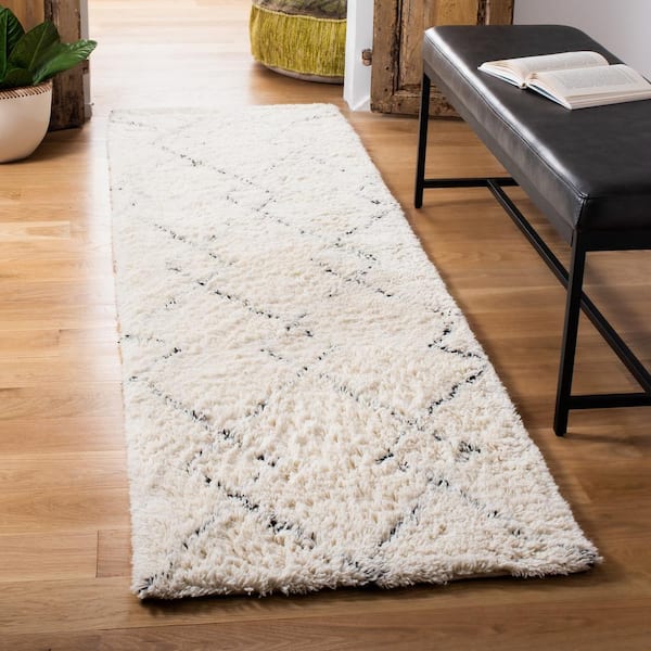 Casablanca Ivory/Black 2 ft. x 8 ft. Distressed Diamonds Geometric Runner Rug