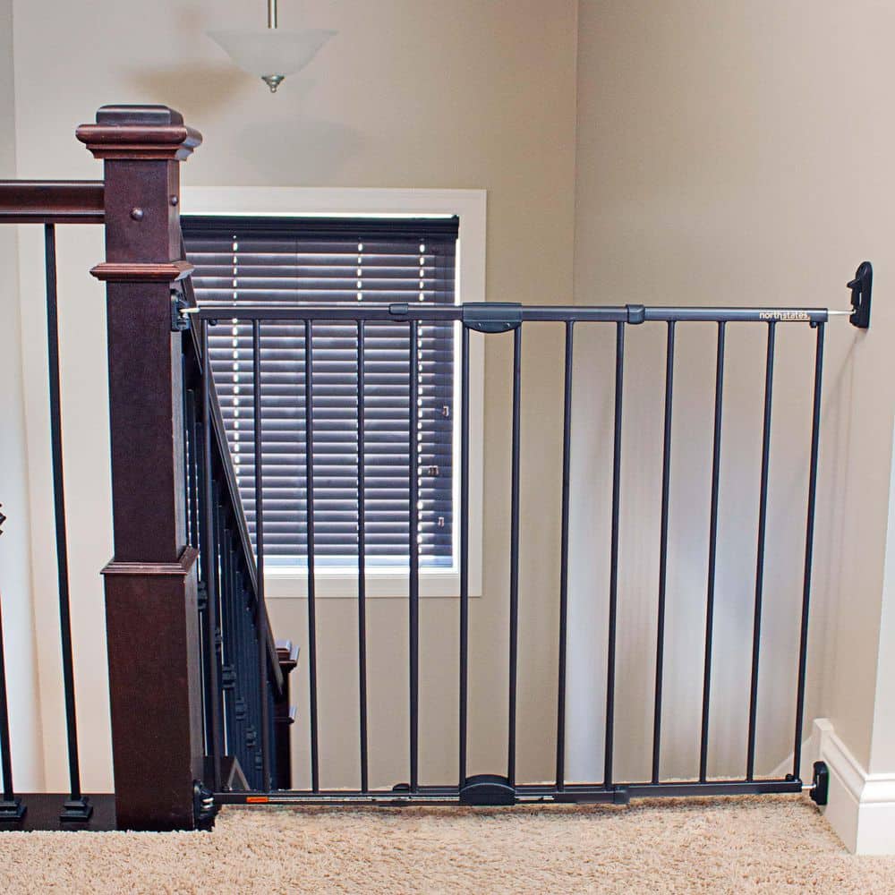 Easy Swing and Lock Series 2,31 in. Stairway Child Safety Gate