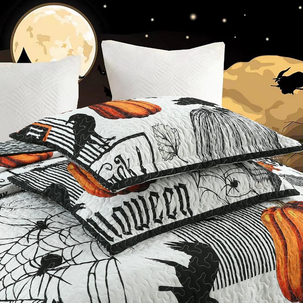 King Black and White Reversible Halloween Microfiber Bedspread Set