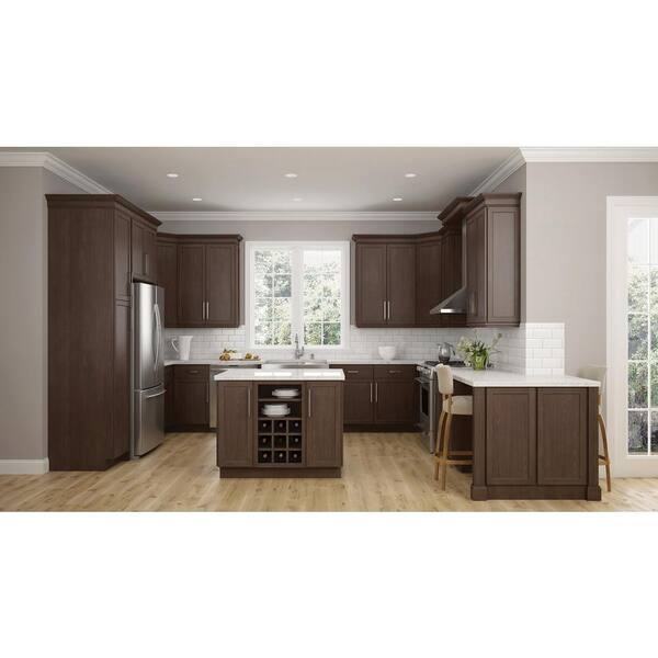 https://images.thdstatic.com/productImages/21bbf482-b6f8-4879-80d3-132421a6b850/svn/brindle-hampton-bay-assembled-kitchen-cabinets-kdb18-bdl-76_600.jpg