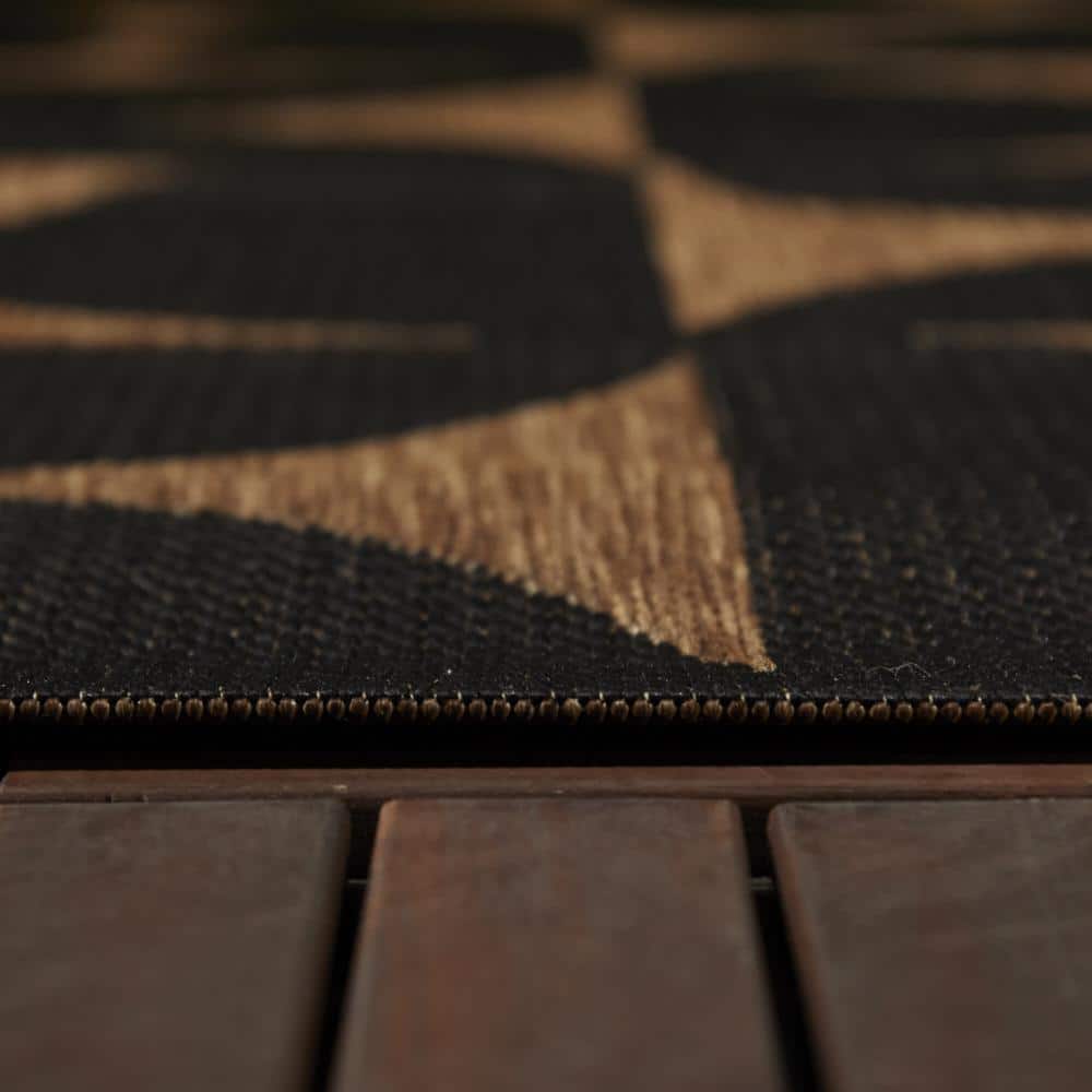 Nielsen Black and Tan Geometric Synthetic Indoor/Outdoor Rug 5' x 7'