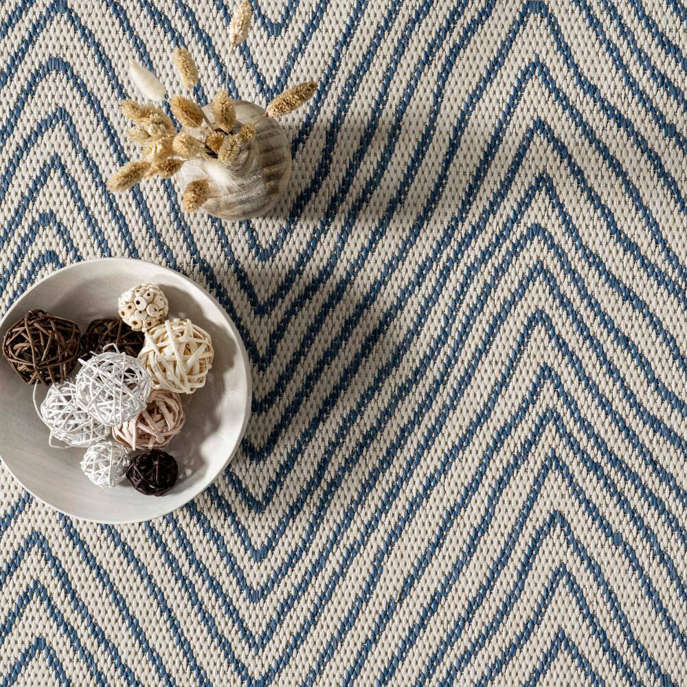 Reversible Chevron Waves Blue Synthetic 3'x5' Indoor/Outdoor Rug