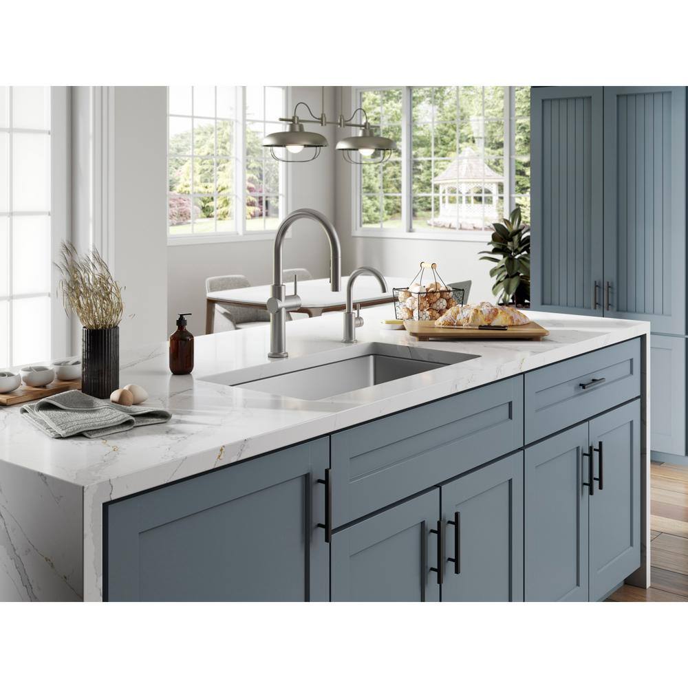 Crue Vibrant Stainless Single-Handle Pull-Down Kitchen Faucet