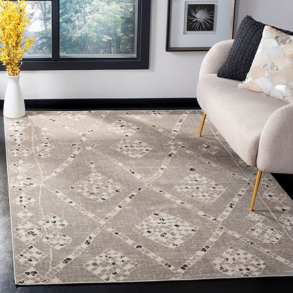 Montage Gray/Beige 5 ft. x 8 ft. Distressed Diamond Indoor/Outdoor Area Rug