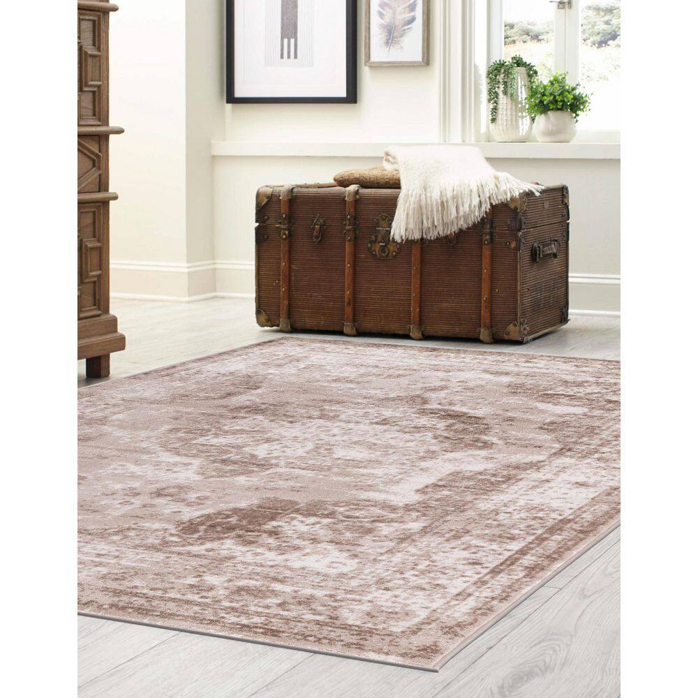 Reversible Easy-Care Synthetic Area Rug in Light Brown, 7' x 10'