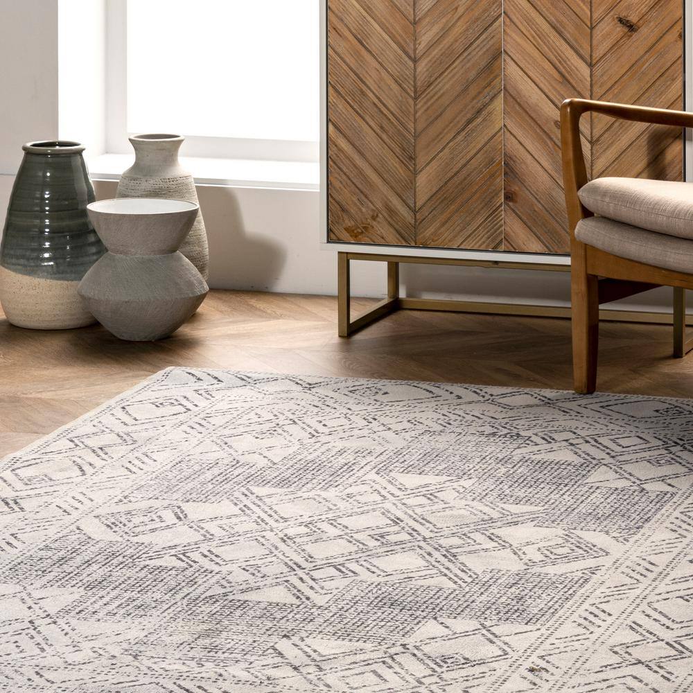 Mia Light Gray Synthetic Medallion Washable Area Rug