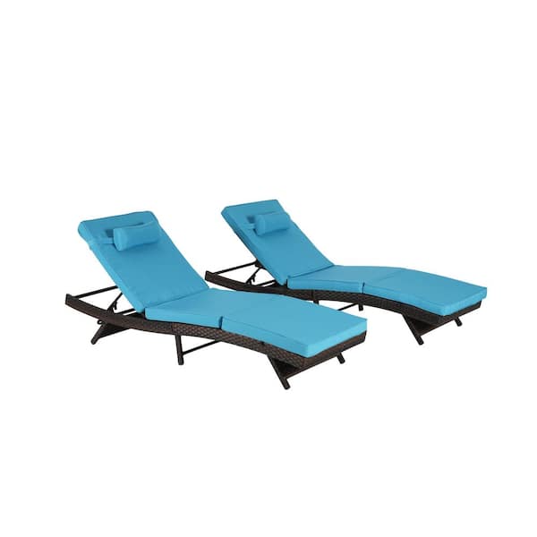 Brown 2-Piece Wicker Outdoor Chaise Lounge Lawn Sunbathing Chairs with Light Blue Cushions, up to 150°