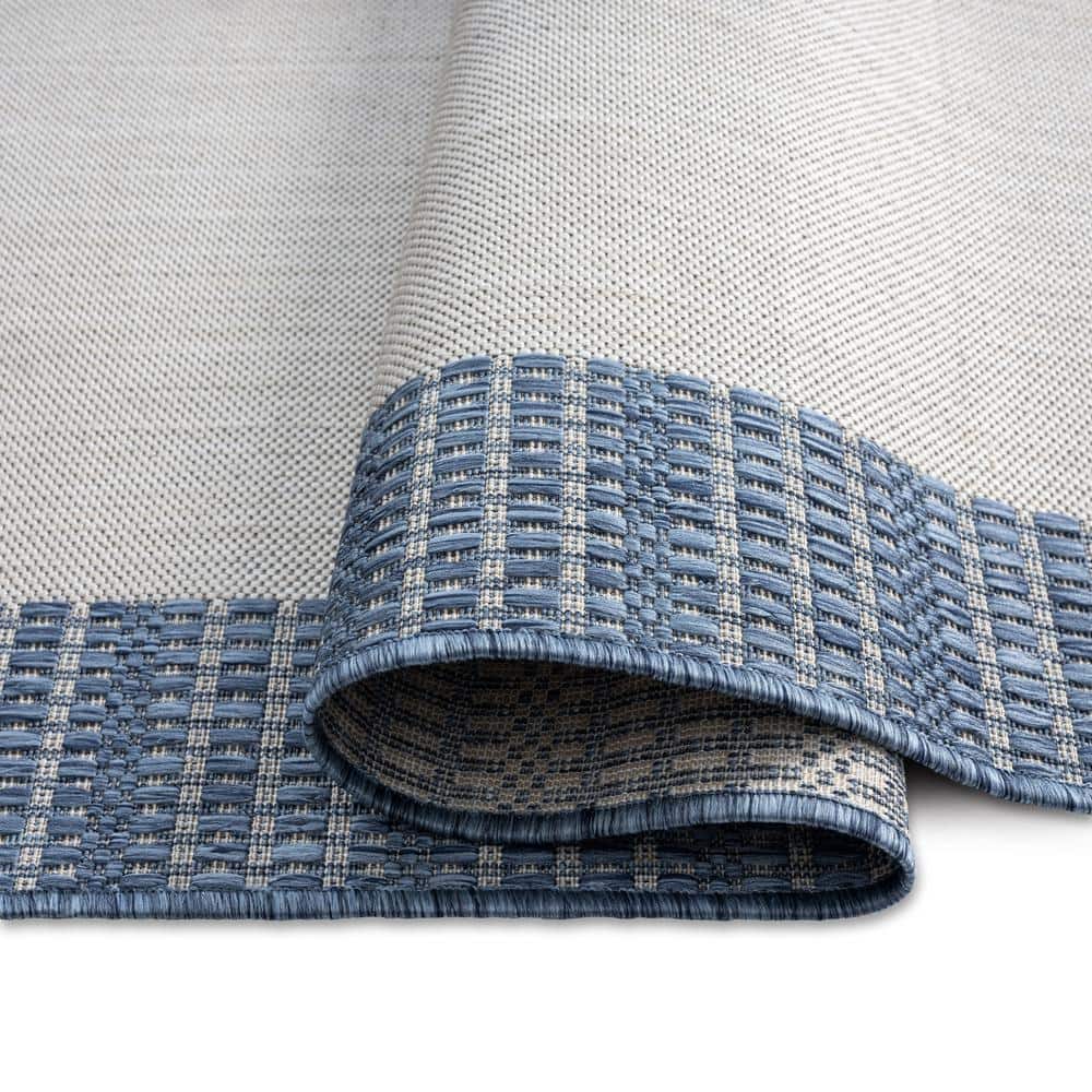 5'2" x 7'2" Gray and Blue Synthetic Indoor/Outdoor Rug