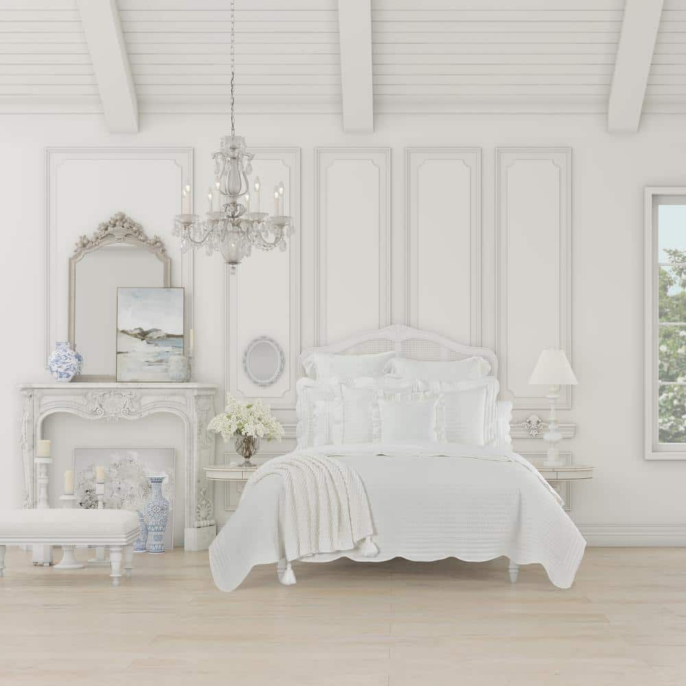 White Cotton King Quilt Set with Scallop Edge