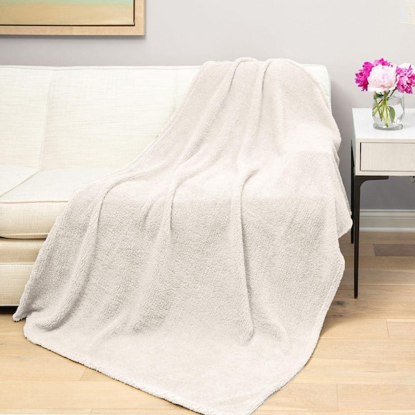 HGTV Teddy Sherpa Fur Snowbound-White Throw Blanket