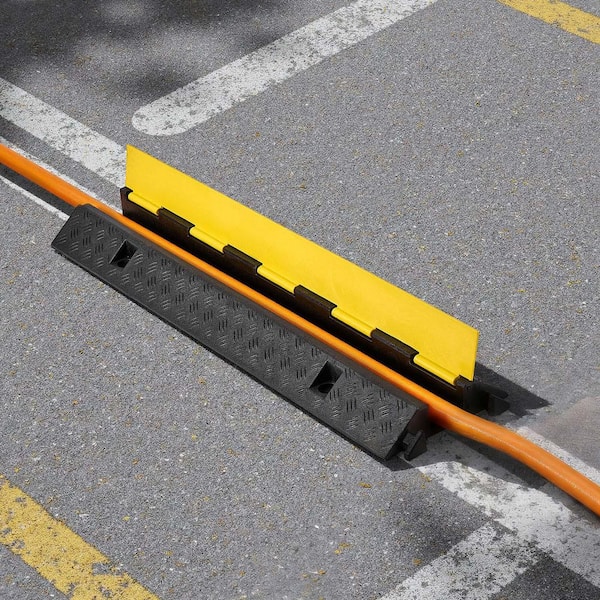 Cable Protector Ramp, 22,000 lbs. /axle, 1-Channel Rubber Cover, 2.76 x 1.97 in. Flip-Top Bump, Indoor/Outdoor, 1-Pack