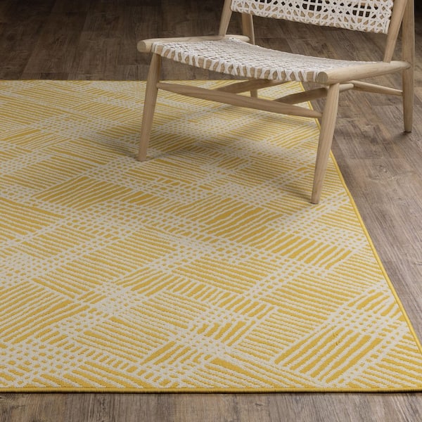 Hibiscus Yellow/Ivory 10 ft. x 13 ft. Geometric Etching Polypropylene Indoor/Outdoor Area Rug