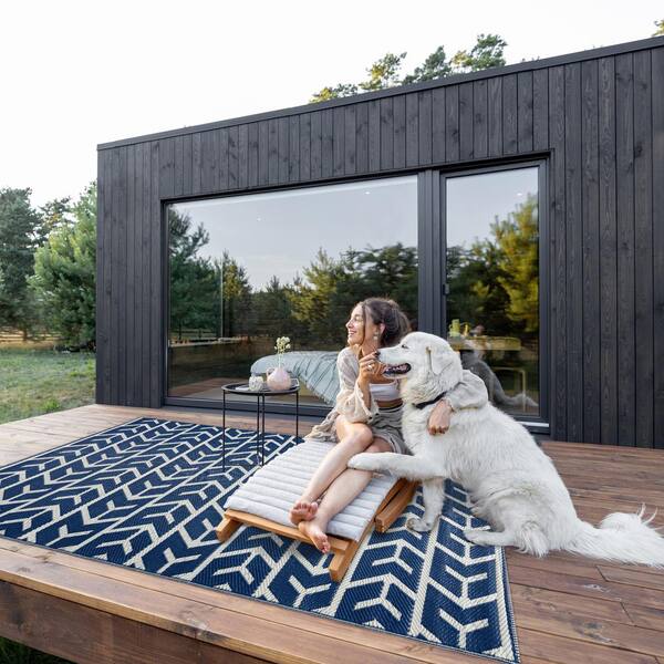 Navy and Creme 6 ft. X 9 ft. Size Amsterdam Design 100% Eco-friendly Lightweight Plastic Indoor/Outdoor Area Rug