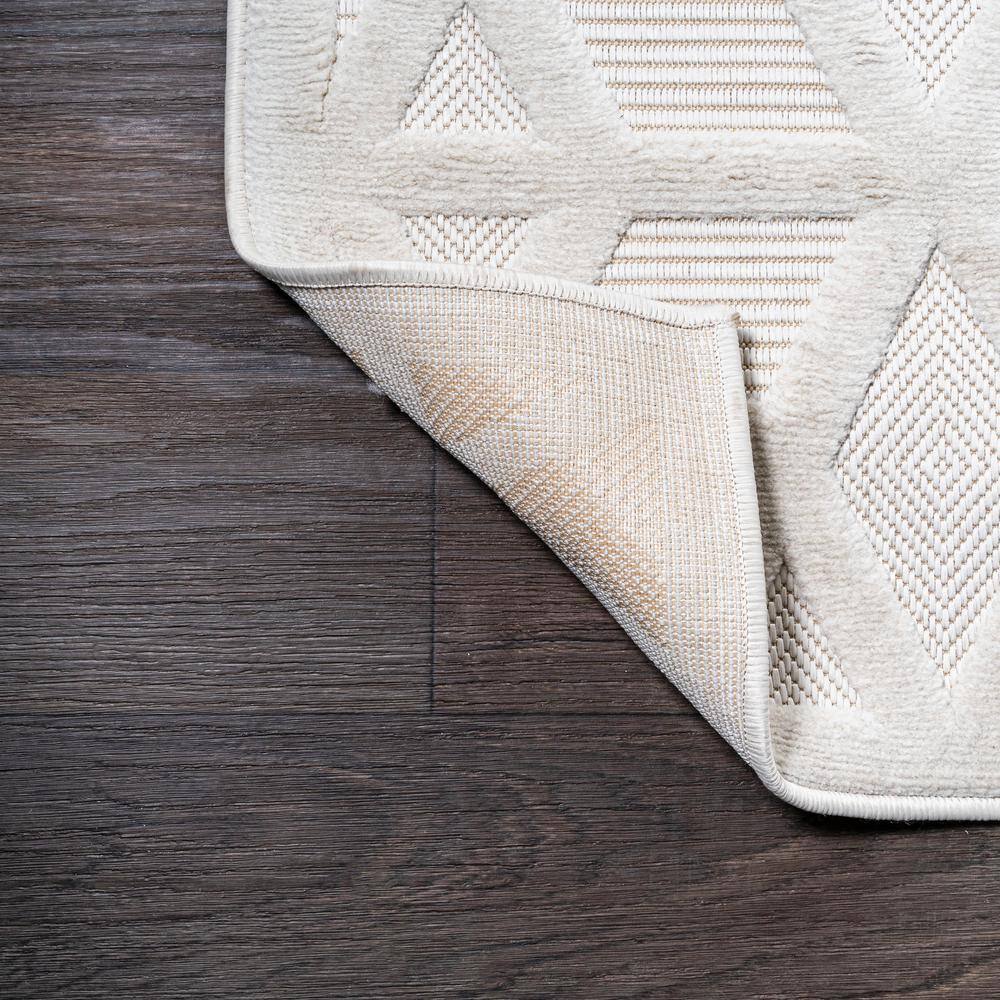 Ivory Geometric 4' x 6' Handmade Synthetic Indoor/Outdoor Rug