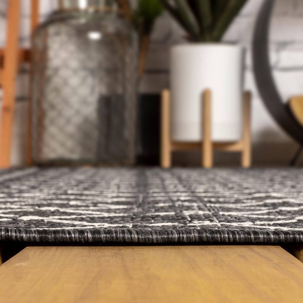 Gray Geometric Flat Woven Indoor/Outdoor Rug 4' x 6'