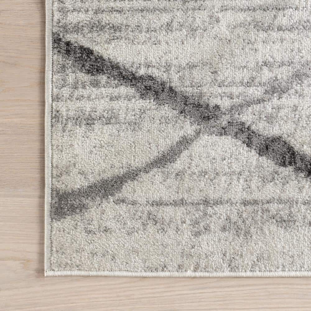 Reversible Rectangular Gray Synthetic 6'7"x9' Easy-Care Rug