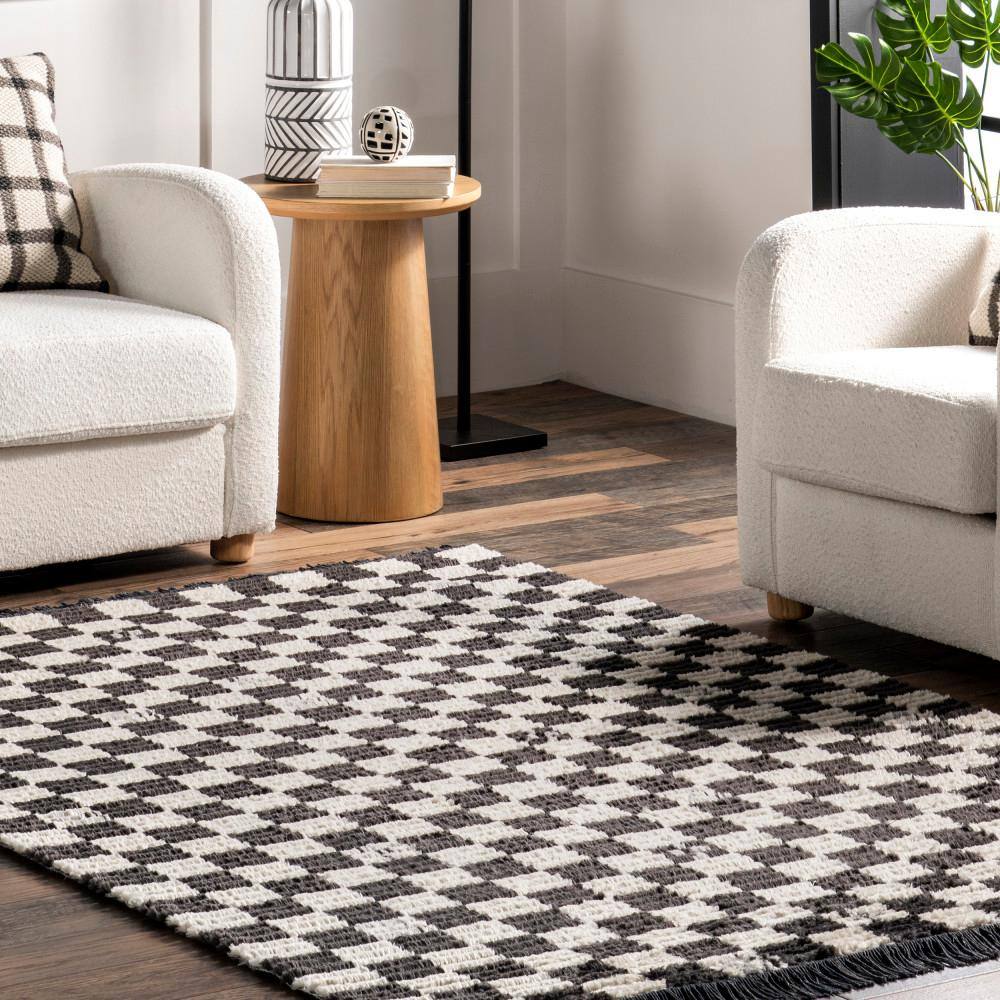 Pania Dark Gray and White Geometric Synthetic 4' x 6' Area Rug
