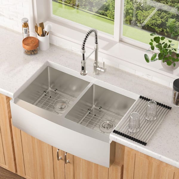 33 in. Apron-Front Farmhouse Double Bowl 50/50 Sink 16-Gauge Brushed Stainless Steel Kitchen Sink with Accessories