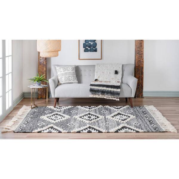 https://images.thdstatic.com/productImages/22c099b2-f736-4a3b-8cb8-3a8c22074f48/svn/charcoal-unique-loom-area-rugs-3146919-fa_600.jpg