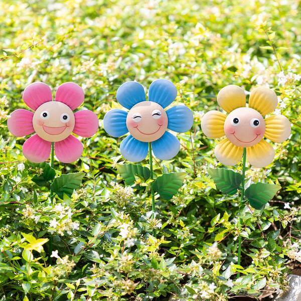 Glitzhome 18 in. H Metal Happy Face Flower Pick, Garden Stake Wall